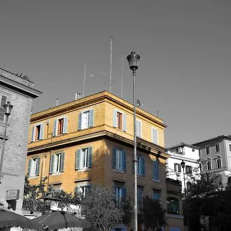 Vatican Joyful House * רומא
